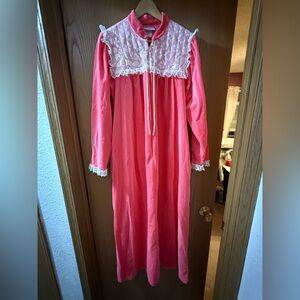 Vintage Gilligan O'Malley Velour Coral Pink Lace-Trimmed Robe Lounger Great Cond